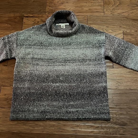 Max Studio Women’s Turtleneck Sweater Size M - Picture 2 of 6